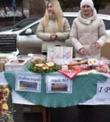 Освітяни Дубна на благодійному ярмарку зібрали понад 80 тисяч гривень