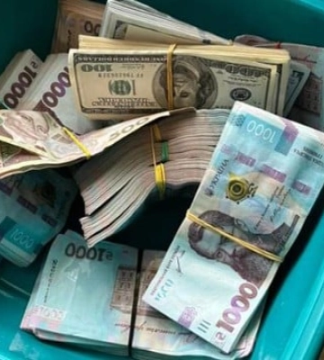 Мільйони готівки, проросійська література та паспорти СРСР: деталі обшуків у Києво-Печерській лаврі