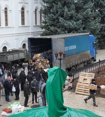В Святогорскую лавру УПЦ доставили гуманитарную помощь с Германии и Италии