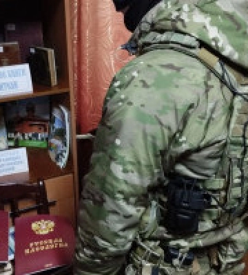СБУ знайшла проросійську літературу, мільйони готівки та “сумнівних” громадян рф під час обшуків у приміщеннях УПЦ (МП) 