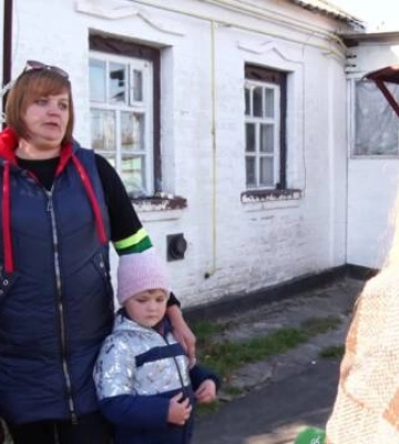Переселенці з Донеччини допомагають волонтерам Новомиргорода (відео)