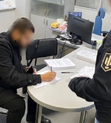 Столичні митники погоріли на хабарі