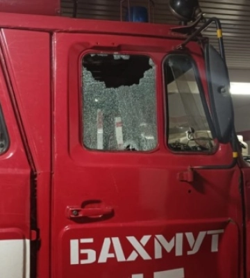 Ворог поцілив у пожежно-рятувальну частину в Бахмуті, - ДСНС. ФОТО