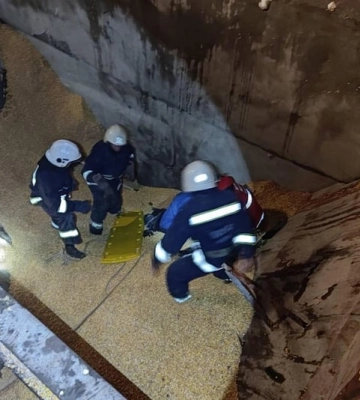 На Вінниччині дістали тіло чоловіка з-під 50 тонн зерна
