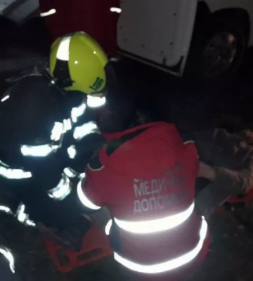 Бойцы ГСЧС утром спасали упавшую в яму криворожанку