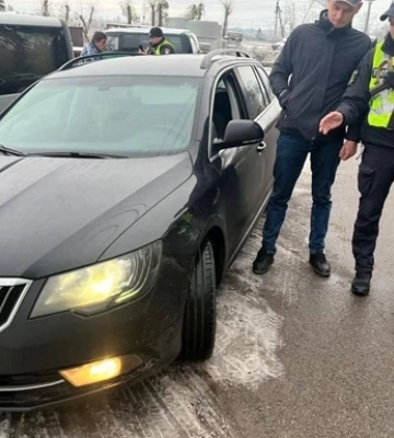 З перших снігових днів на дорогах Київщини сталося 330 ДТП