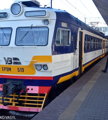 По Україні затримуються потяги, не працює столична електричка: в Укрзалізниці повідомили про наслідки чергової атаки росіян