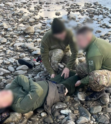 На Закарпатті прикордонники врятували двох чоловіків, які ледве не втопилися у Тисі, перетенаючи кордон  