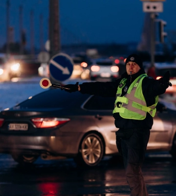 У Харкові – затори: патрульні звернулися до водіїв і пішоходів 