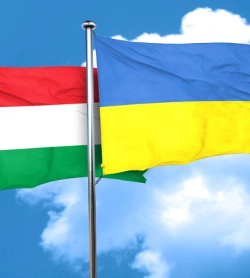 Украина ждет извинений от Венгрии за скандальный шарф Орбана
