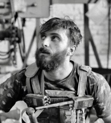 Завтра відбудеться прощання артистом балету та воїном Вадимом Хлуп’янцем, що загинув на Бахмутському напрямку