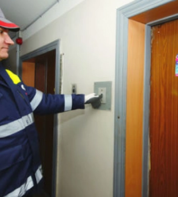 Мешканців Львова наполегливо просять не користуватися ліфтами під час повітряної тривоги