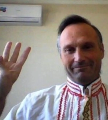 В оккупированном Крыму бывшего преподавателя избили и задержали за &quot;Червону калину&quot;: &quot;Куда попали – туда и ударили&quot;