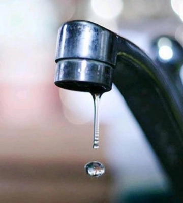 У Луцьку з'являється водопостачання, а область заживили електрикою