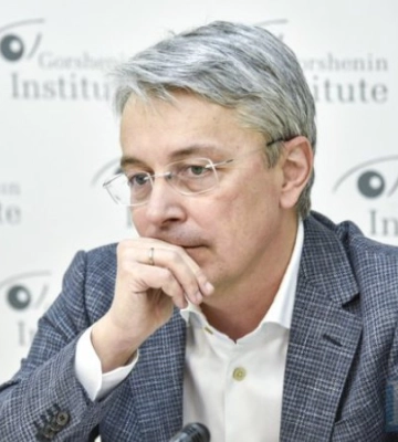 Ткаченко: Порушуємо питання про арешт музейних колекцій рф, які перебувають за кордоном