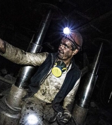 На Дніпропетровщині підняли на поверхню близько 3 тисяч працівників шахт