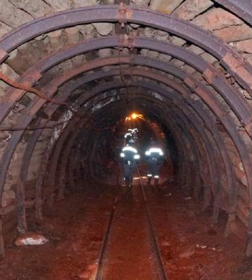 На Дніпропетровщині підняли на поверхню близько 3 тисяч працівників шахт