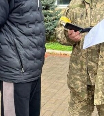 СБУ викрила чергового поплічника окупантів у Херсоні: допомагав загарбникам втікати на катерах на лівий берег Дніпра. ФОТО