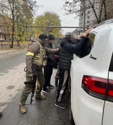 СБУ затримала у Херсоні пособника окупантів, який допомагав ФСБ втікати на лівий берег Дніпра