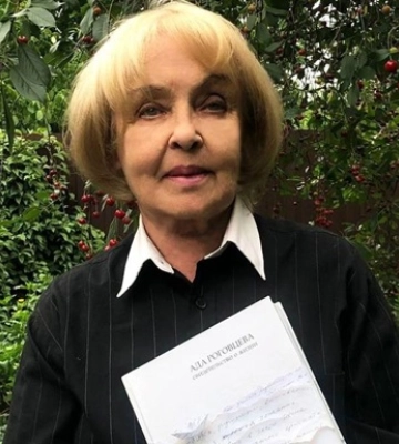 Ада Роговцева при свічках прочитала вірш Лесі Українки