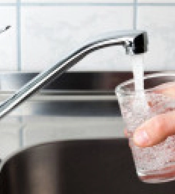 Жителям правого берега Києва почали повертати воду