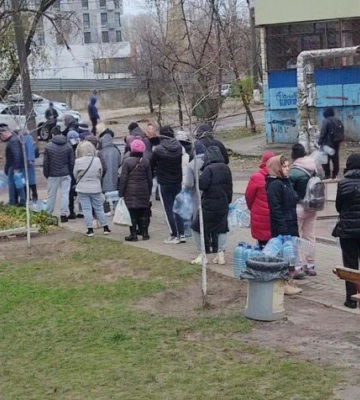 У Дніпрі вишикувалися черги на АЗС (Фото)