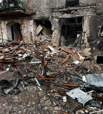 Речі на деревах та фото на землі: як виглядає Вишгород та як відновлюється місто  після атаки РФ