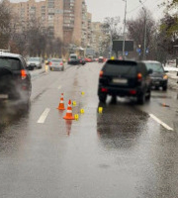 На Харківському шосе в Києві автівка на смерть збила пішохода