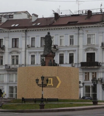 В Одесі ухвалили рішення про демонтаж пам’ятників Катерині II та Суворову