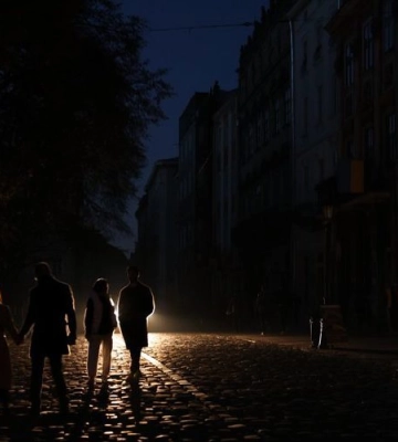 Ліхтарики чи світловідбивальний одяг: мер Львова радить нове екіпірування