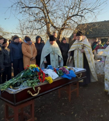 На Полтавщине и Днепропетровщине священники УПЦ отпели украинских воинов