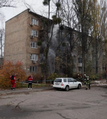 Удари РФ по Києву: в одному з житлових будинків значні пошкодження, людей частково евакуювали — Кличко
