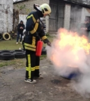 У Ківерцях в «Школі безпеки» рятувальники вчили дітей порятунку людей
