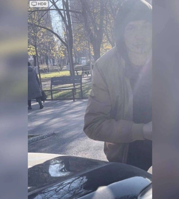 В Днепре неадекват бросался на детей и взрослых