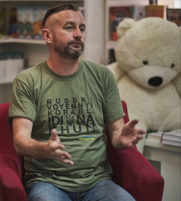 Харьковчане видят, кто убивает Не изменить отношение-не иметь рецепторов-Жадан