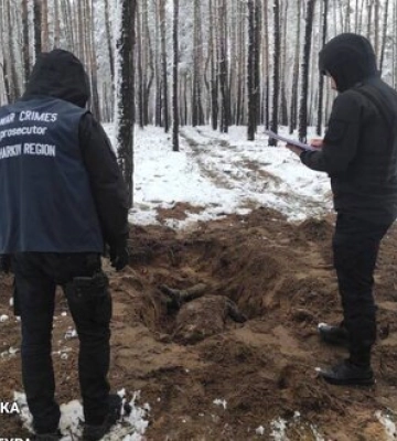 Тіла двох чоловіків, яких окупанти розстріляли з автоматів, ексгумували на Харківщині (ФОТО)