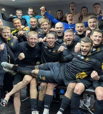 Перша ліга. Чотири команди залишаються у боротьбі за чемпіонський раунд перед заключним у році туром