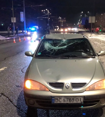 У Львові вночі водій зруйнував огорожу і понищив своє авто (відео)