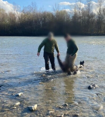 Ледь не втонули у річці: батько і син з Дніпропетровщини намагалися незаконно перетнути кордон