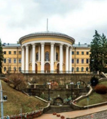Офіс генерального прокурора підозрює колишніх чиновників КМДА у незаконній передачі із держвласності 12 об’єктів нерухомості
