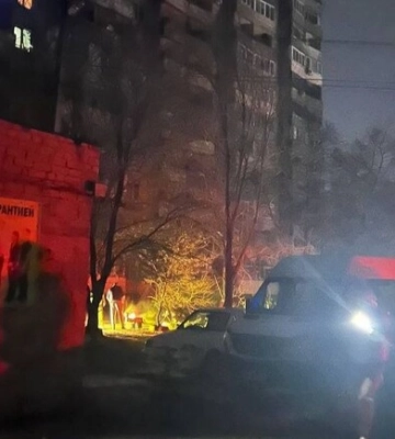 У Дніпрі мешканці готують їжу на вогнищі через відсутність світла