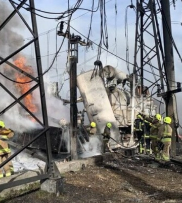 Львівщина отримує живлення в обхід підстанції, яку вразили ракети: 70% споживачів без світла