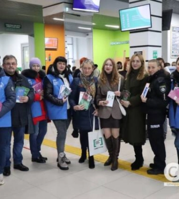 У Кропивницькому вуличною акцією привертають увагу до проблеми домашнього насильства (фоторепортаж)