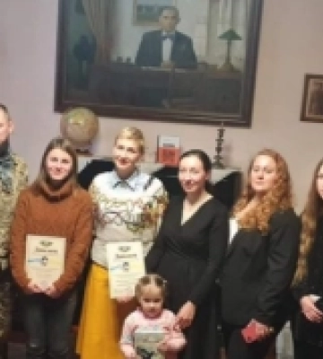 Рівненська письменниця грошову частину премії передала на потреби армії