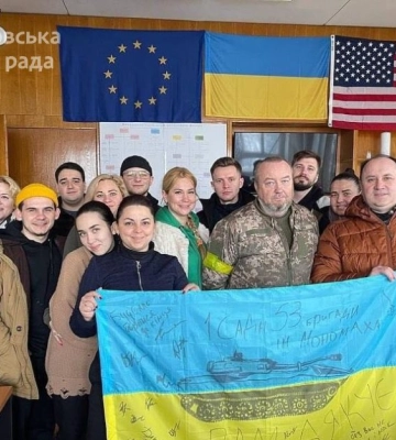 Волонтери Дніпра передали на фронт одяг, взуття та медикаменти