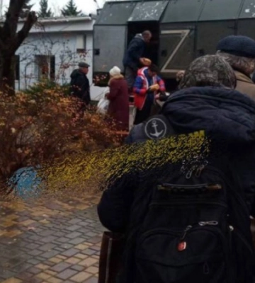Жителі Маріуполя вимушені стояти в чергах за водою