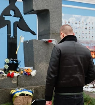 Почтил память жертв Голодомора: в Киев прибыл премьер Польши Моравецкий