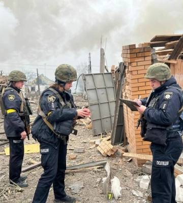 Російські терористи нанесли ракетний удар по приватним будинкам у Дніпрі: подробиці від поліції