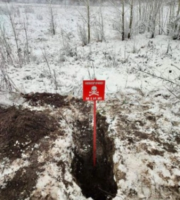 Вибухотехніки поліції Закарпаття завершують розмінування деокупованих населених пунктів на Харківщині