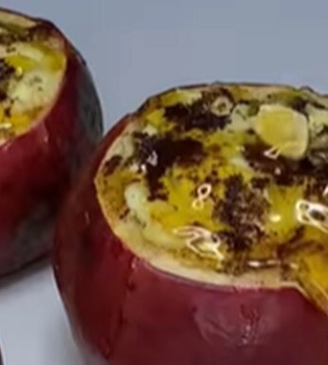 Запечённые яблоки с идеальной начинкой - творог, изюм и корица: вкуснее тех, что готовила бабушка
